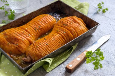 Kavrulmuş hasselback butternut squash kabak