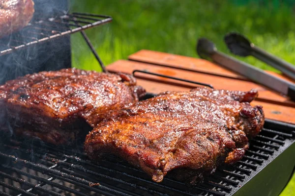 Grilled pork ribs on the grill barbecue — Stock Photo, Image