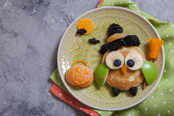 Owl pancake for kids breakfast on Halloween — Stock Photo, Image