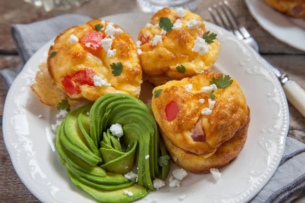 Delicious egg muffins with ham, cheese and vegetables — Stock Photo, Image