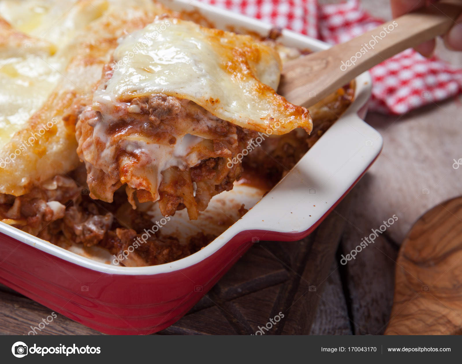 Tomato and ground beef lasagne rolls — Stock Photo © Odelinde 170043170