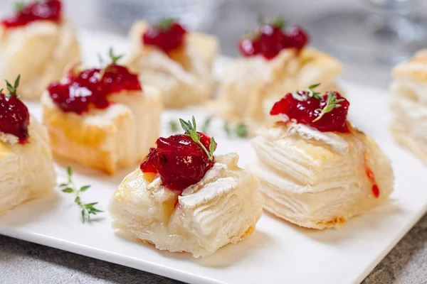 Holiday appetizers with cranberry, brie and thyme — Stock Photo, Image