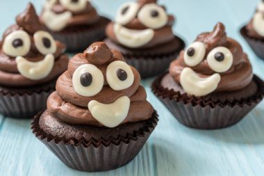kaka emoji cupcakes