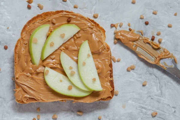 Peanut butter on a slice of Toast. — Stock Photo, Image