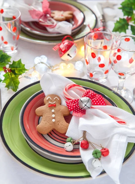 Weihnachtstisch gedeckt. — Stockfoto