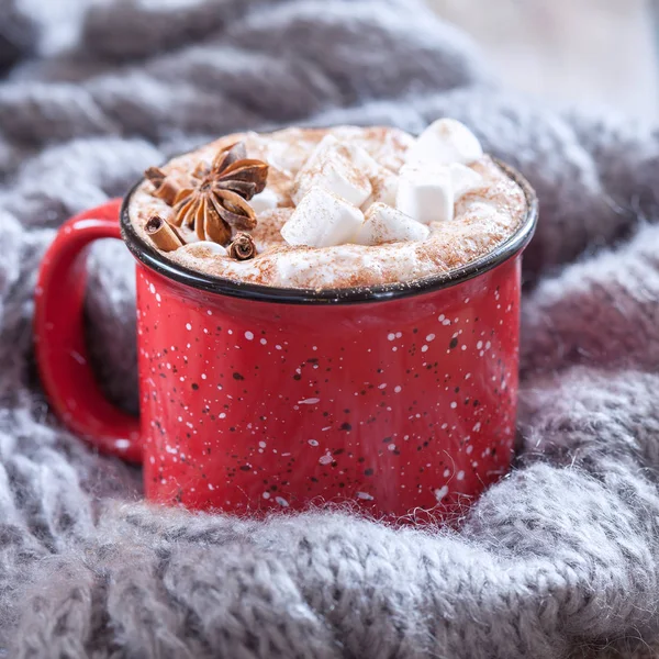 Warme chocolade met marsmallow snoepjes — Stockfoto