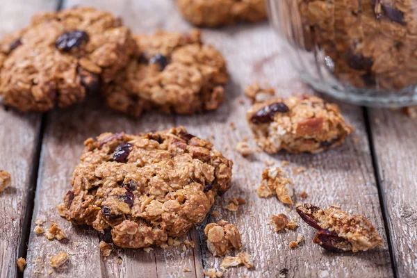 Delicious oatmeal cookies with pecan nuts and dried cranberries — Stock Photo, Image