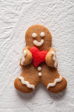 Sevimli ingerbread adam kalp dekorasyonu ile