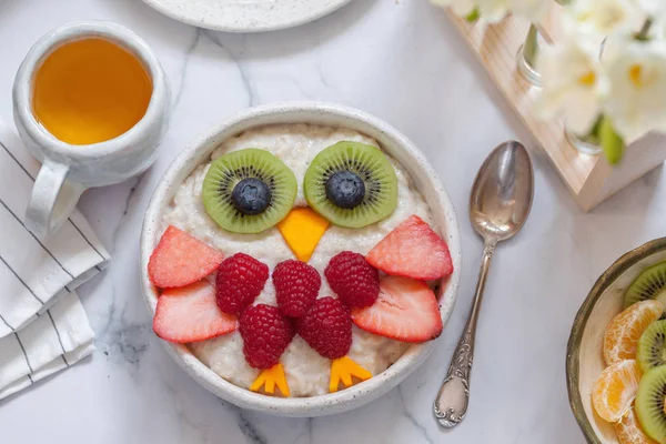 子供朝食オートミールのお粥 — ストック写真