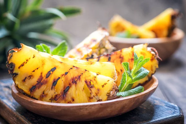 Grilled pineapple slices — Stock Photo, Image