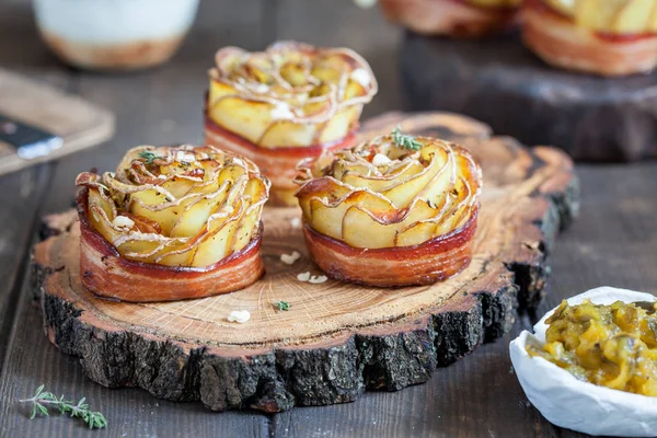 Crispy potato roses — Stock Photo, Image