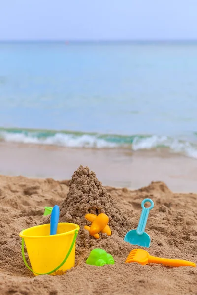 Kids toys on tropical sand beach — Stock Photo, Image