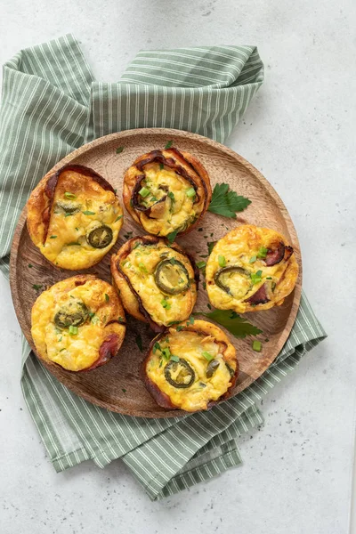 Szalonnás tojásos muffin jalapenóval — Stock Fotó