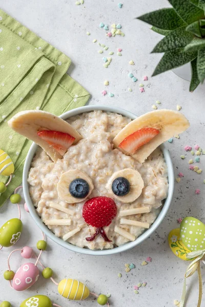 Funny bunny oatmeal bowl with fruits, for kids healthy breakfast — Stock Photo, Image