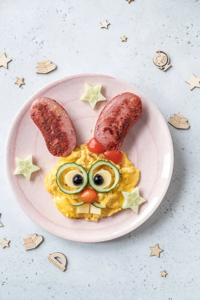 Pasen ontbijt met schattig konijnengezicht — Stockfoto