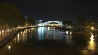 Barış Köprüsü Gürcistan 'ın Tblisi kentine yansıdı