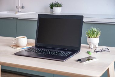 Ev ofisi çalışma alanı