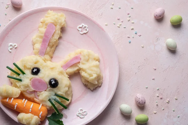 Divertente coniglietto Pasqua bambini pasto — Foto Stock