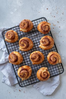 Puf böreği tarçınlı rulo