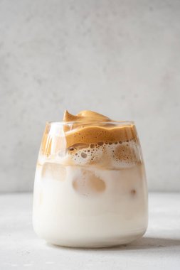 Buzlu dalonga kahvesi.