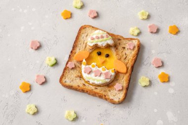 Çukurda Paskalya yumurtası tostu