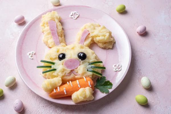 Zabawny króliczek Wielkanoc dzieci posiłek — Zdjęcie stockowe