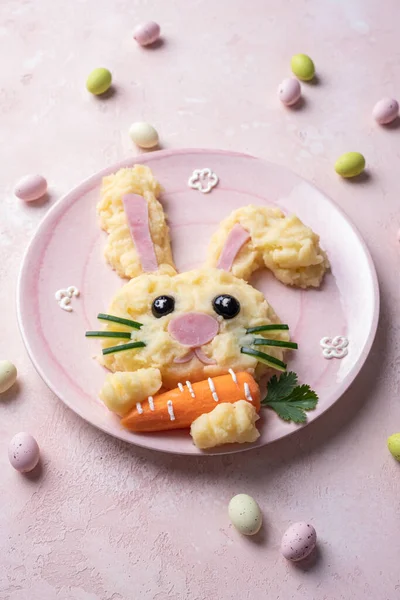 Divertente coniglietto Pasqua bambini pasto — Foto Stock