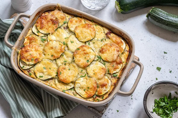 Cazuela con calabacín y queso — Foto de Stock