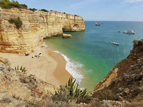 Όμορφη ακτή και η παραλία στο Algarve, Πορτογαλία — Φωτογραφία Αρχείου