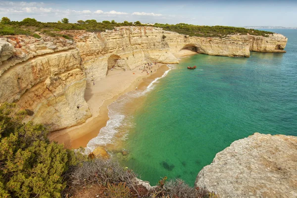 Algarve Portugália. Gyönyörű tengerpart. — Stock Fotó