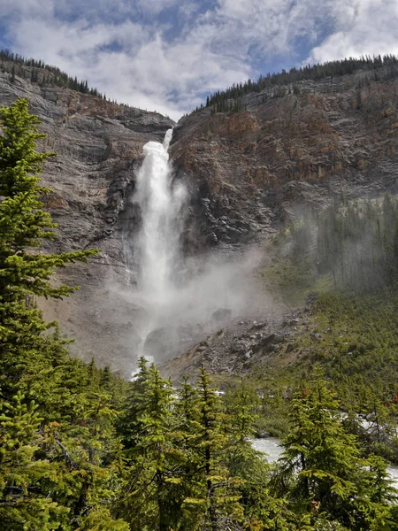 Takakkaw fällt, Kanada — Stockfoto