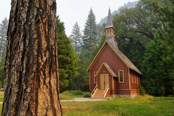 Dřevěný Kostel Lese Yosemite Valley National Park Kalifornie Usa — Stock fotografie