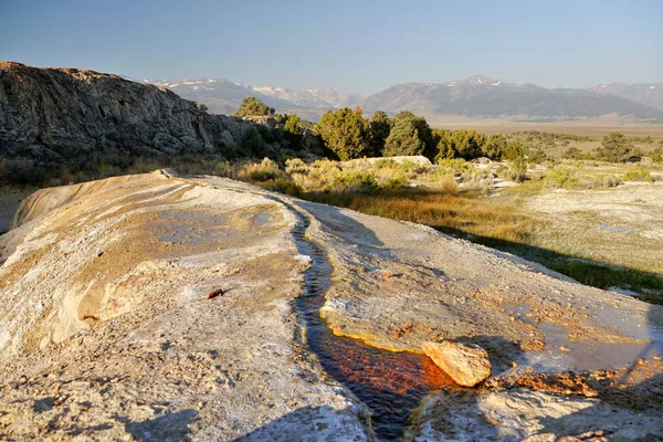 Travertin Heiße Quellen Bridgeport Kalifornien Usa Abstrakte Farbenfrohe Natur Morgenlicht — Stockfoto