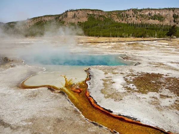 Lac thermique de couleur abstraite à Yellowstone — Photo