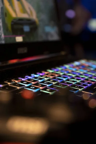 Rgb Lit Gaming Keyboard Esports Convention Setting — Stock Photo, Image