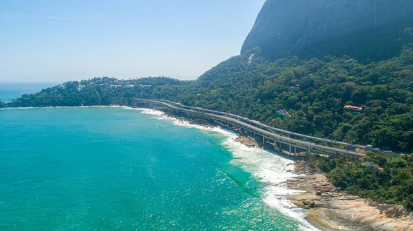 Kumsaldaki Köprüler Dalgalar Kayalara Çarpıyor Rio Janeiro Brezilya — Stok fotoğraf