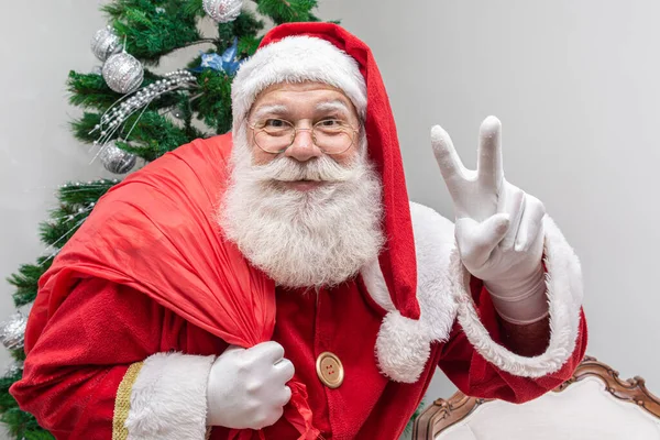 Der Weihnachtsmann Schaut Die Kamera Weihnachten Naht Frohe Weihnachten Der — Stockfoto