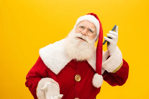 Santa Claus Cellphone Yellow Background Concept Communication Telephone Companies Promotions — Stock Photo, Image