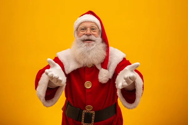 Santa Claus Yellow Background Copy Space Presenting — Stock Photo, Image