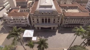 Gündüz vakti havacılık kasabası manzarası