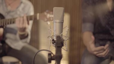 Müzisyenlerin siluetlerini yakından izle 