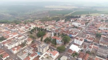 Gündüz şehrin hava görüntüsü