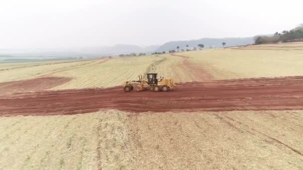 Homem Cultivando Campo Condução Combinar Máquina — Vídeo de Stock