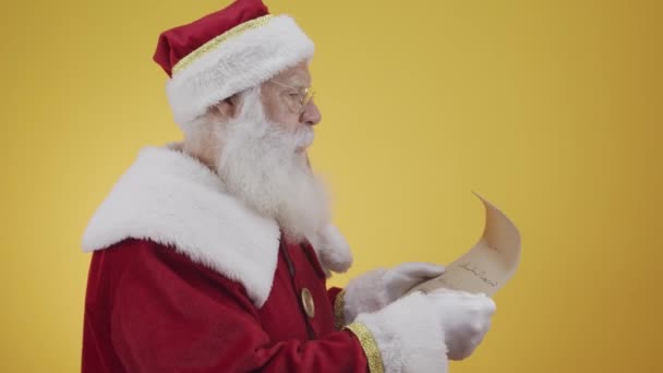 Retrato Papai Noel Posando Gesticulando Estúdio — Vídeo de Stock