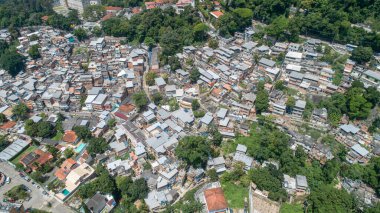 Favela, Brezilya gecekondu mahallesi Rio de Janeiro 'da bir yamaçta
