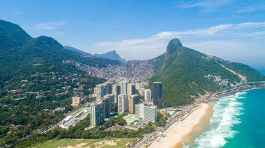 Favela, Brezilya gecekondu mahallesi Rio de Janeiro 'da bir yamaçta