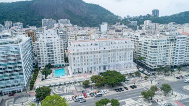 Rio de Janeiro, Rio de Janeiro / Brezilya - Ekim 2019: Rio de Janeiro, Brezilya 'daki Copacabana Palace Hotel' in havadan görünüşü