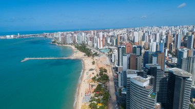 Fortaleza, Ceara / Brazil - Circa Octuber 2019: Beira Mar, Fortaleza üzerinde havadan görüş. Sahildeki binalar. Beiramar, Fortaleza.