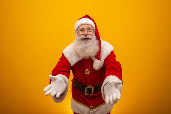 Santa Claus Yellow Background Copy Space Presenting — Stock Photo, Image