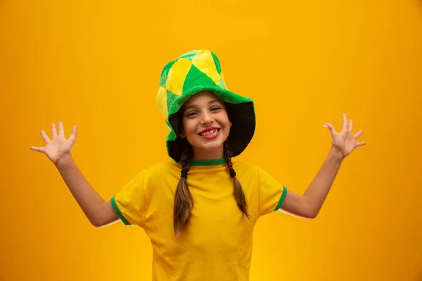 Voetbal Supporter Brazilië Team Wereldkampioenschap Mooi Klein Meisje Juichen Voor — Stockfoto